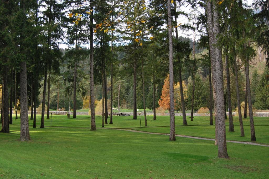 Residenza Finestra Sul Parco Apartman Comano Terme Kültér fotó