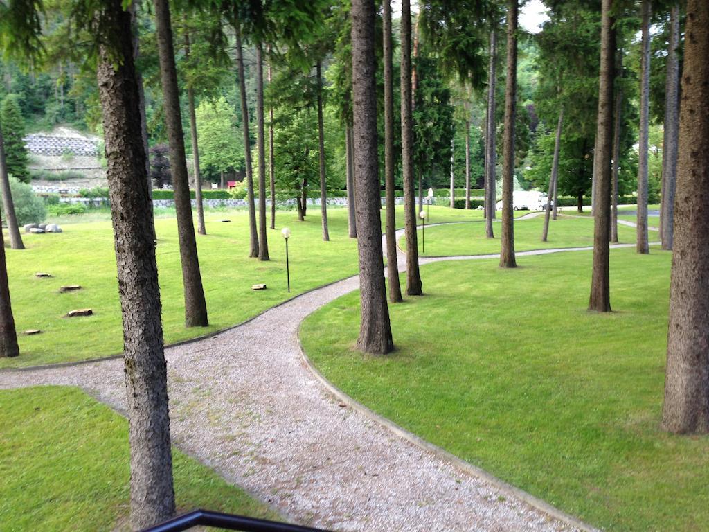 Residenza Finestra Sul Parco Apartman Comano Terme Kültér fotó