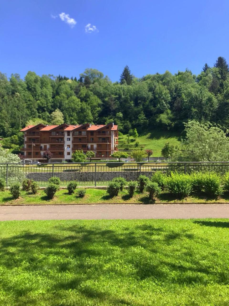 Residenza Finestra Sul Parco Apartman Comano Terme Kültér fotó